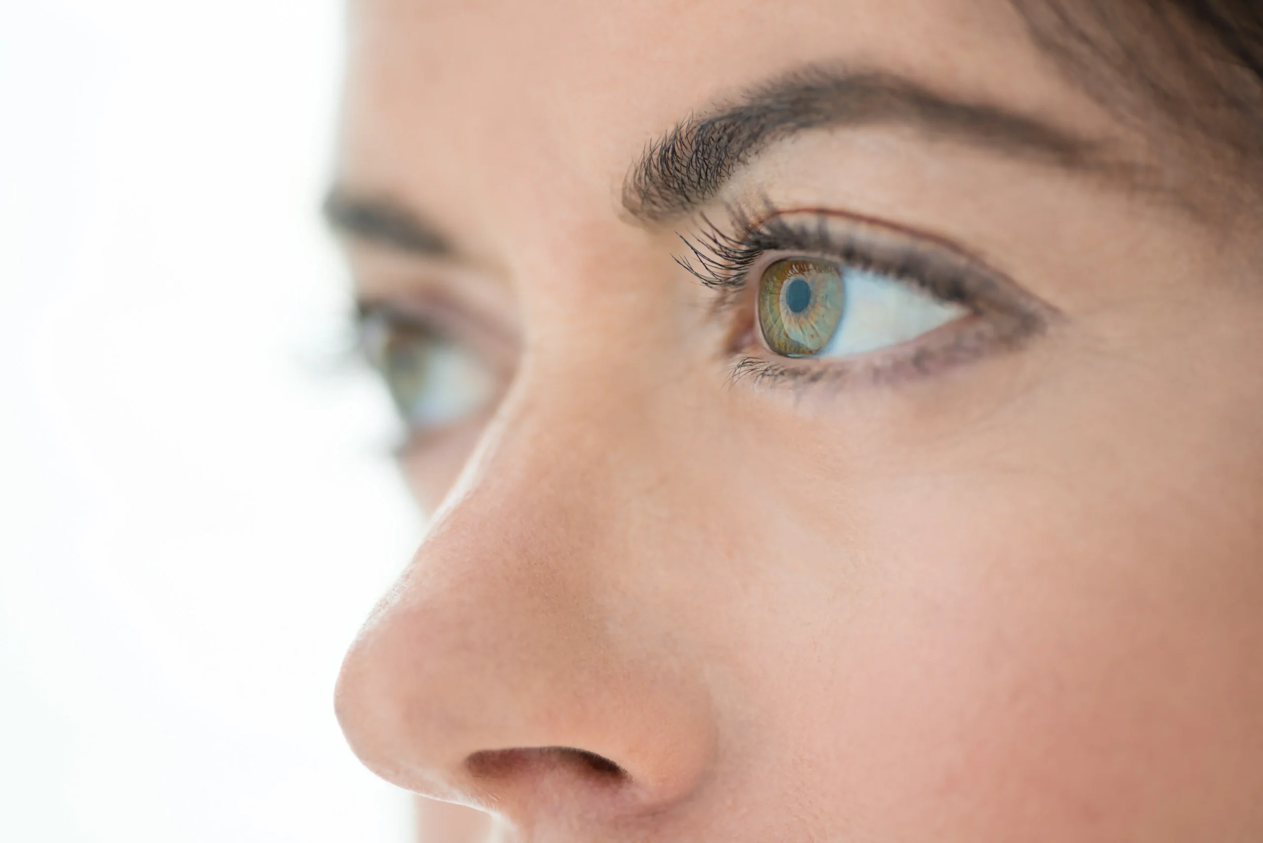 close-up-of-her-beautiful-green-eyes-2026-03-26-09-44-04-utc